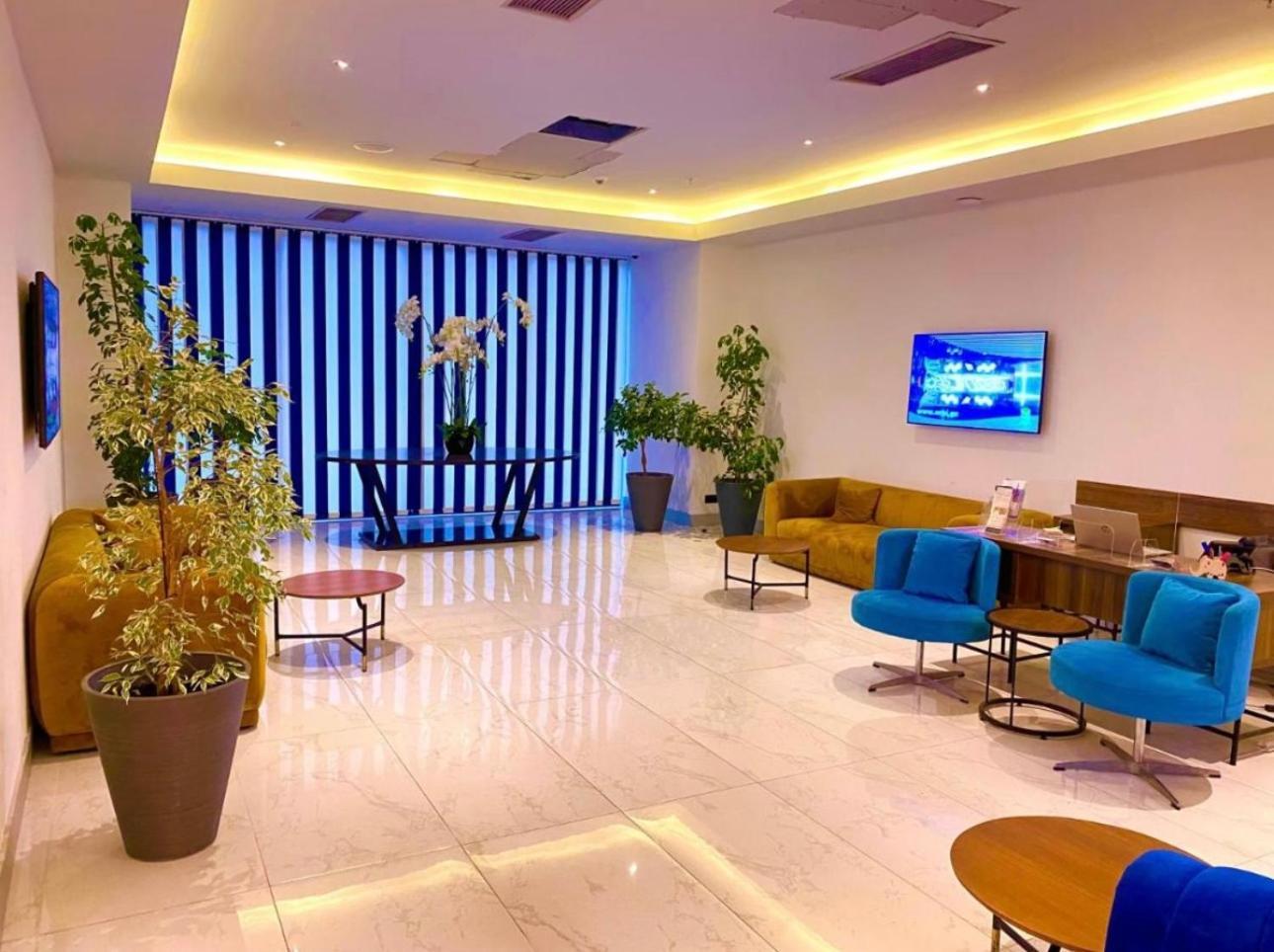 Orbi City Apartment With Sea View 巴统 外观 照片