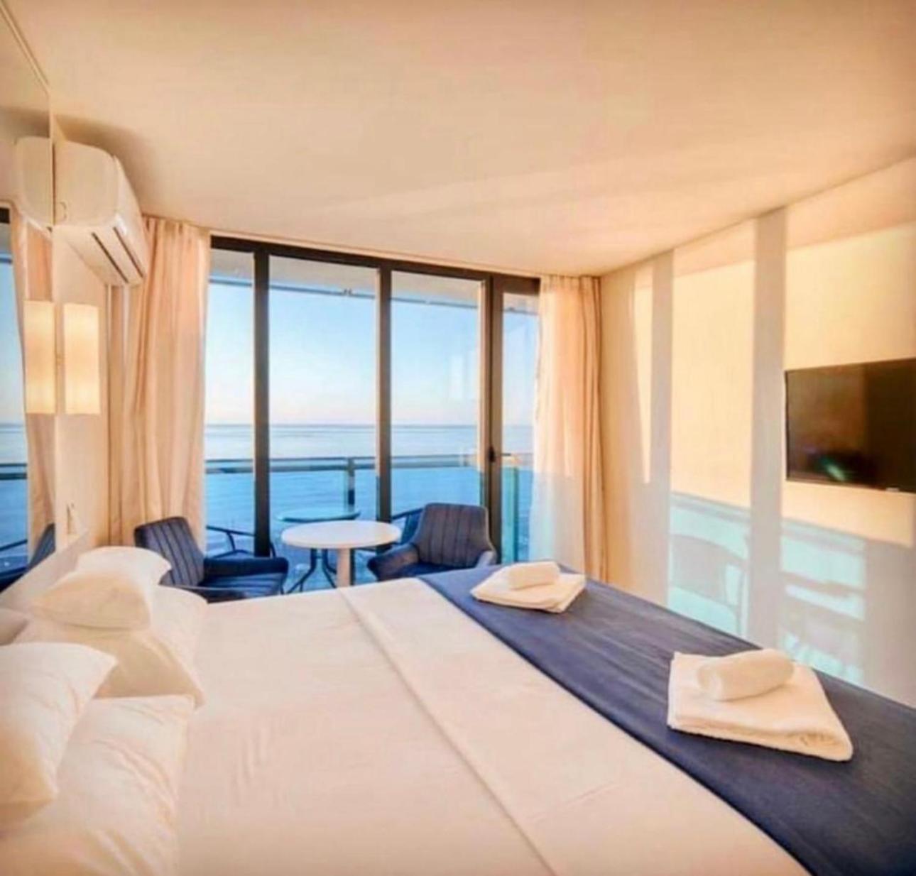 Orbi City Apartment With Sea View 巴统 外观 照片