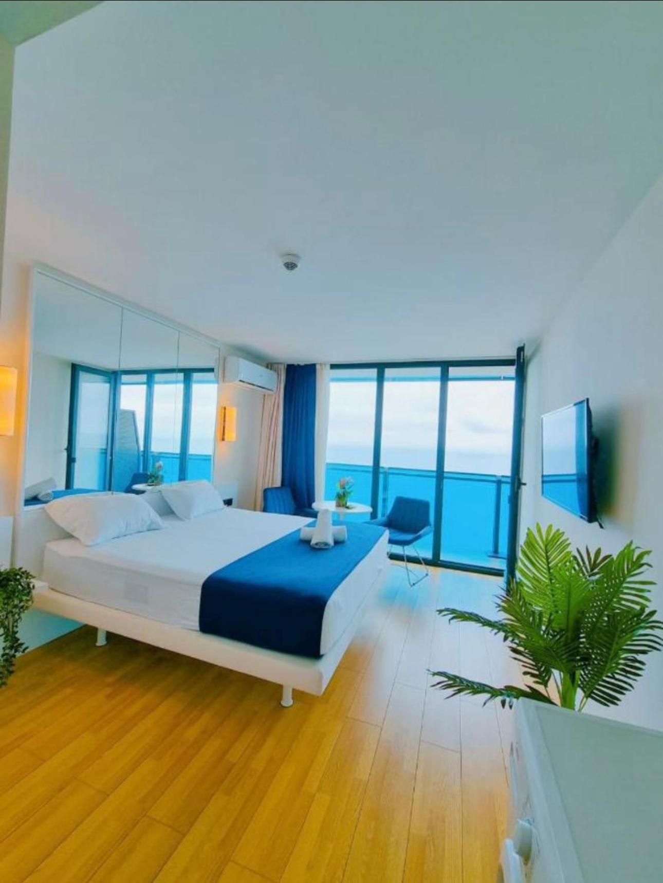 Orbi City Apartment With Sea View 巴统 外观 照片