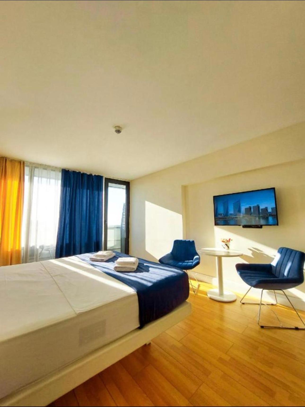 Orbi City Apartment With Sea View 巴统 外观 照片