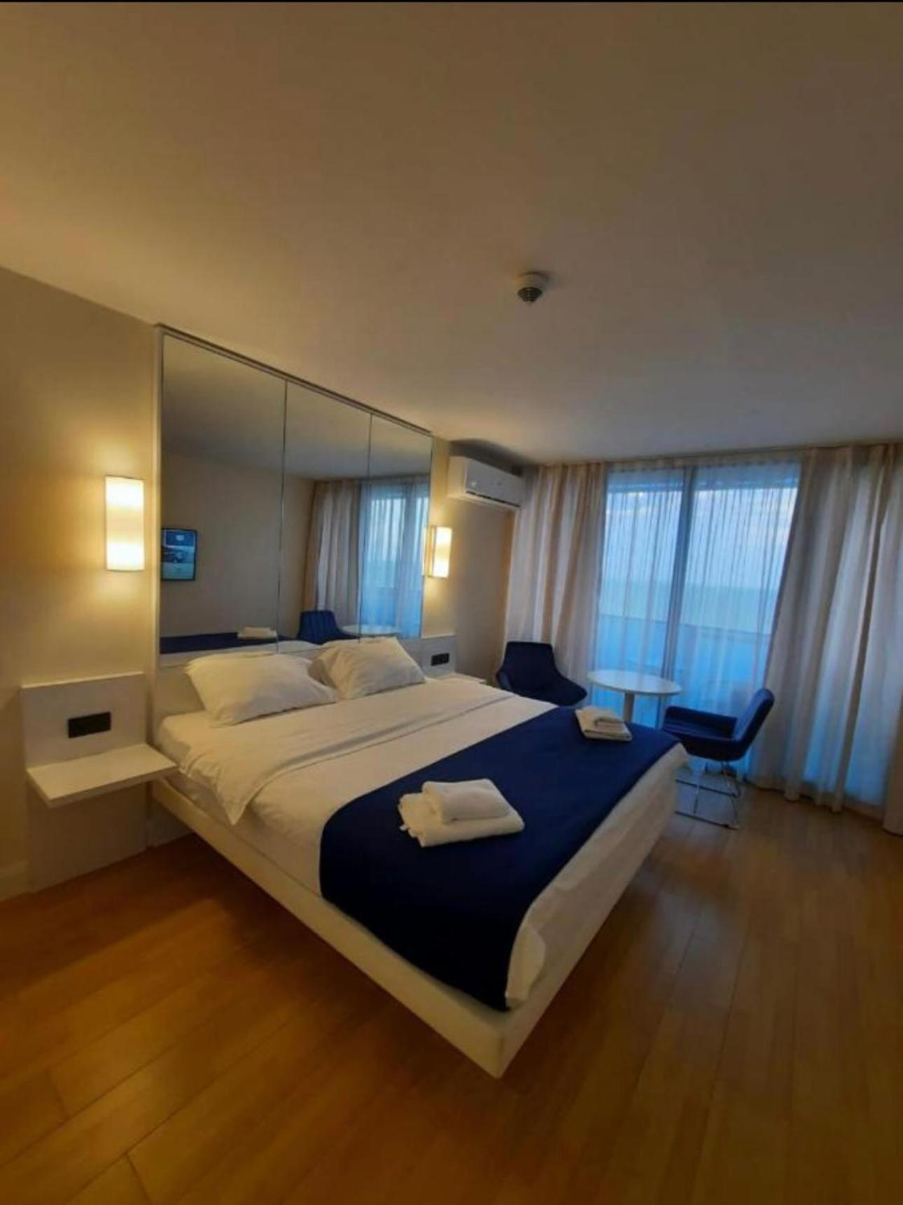 Orbi City Apartment With Sea View 巴统 外观 照片