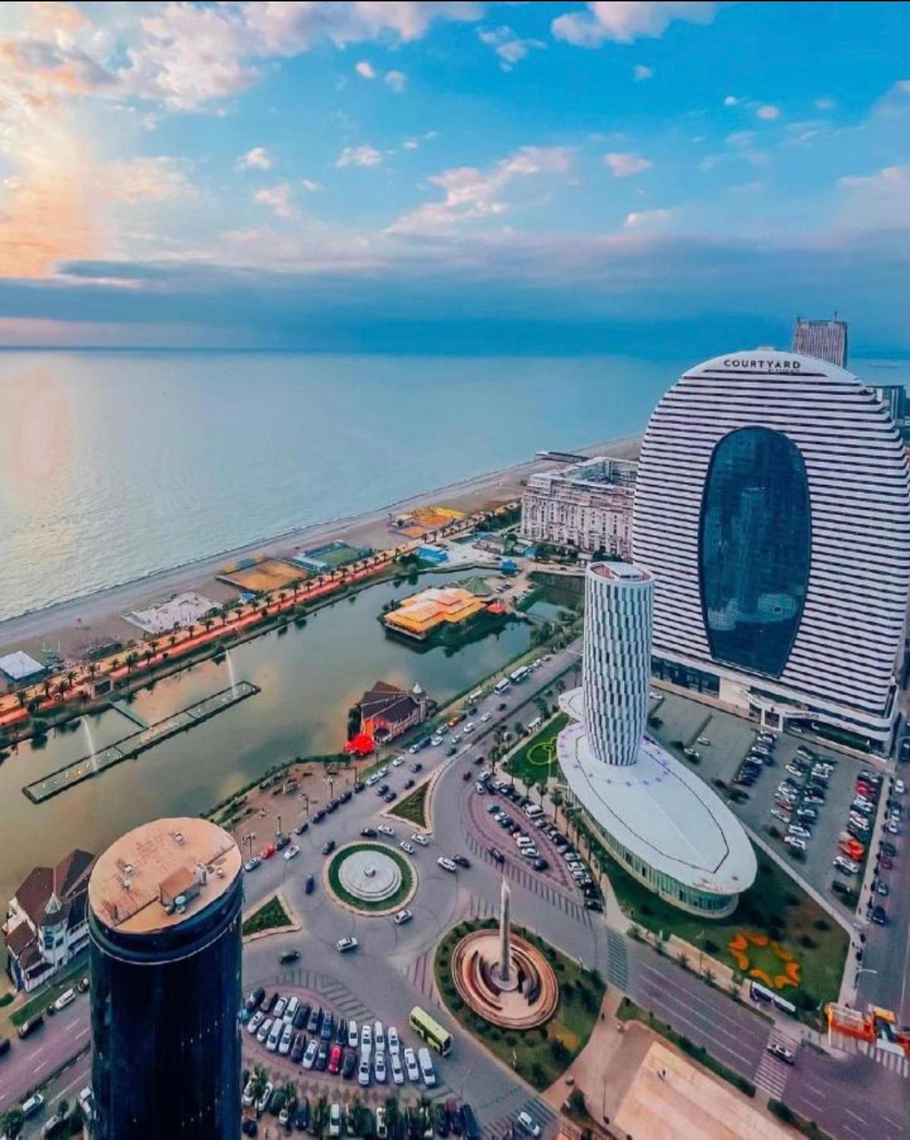 Orbi City Apartment With Sea View 巴统 外观 照片