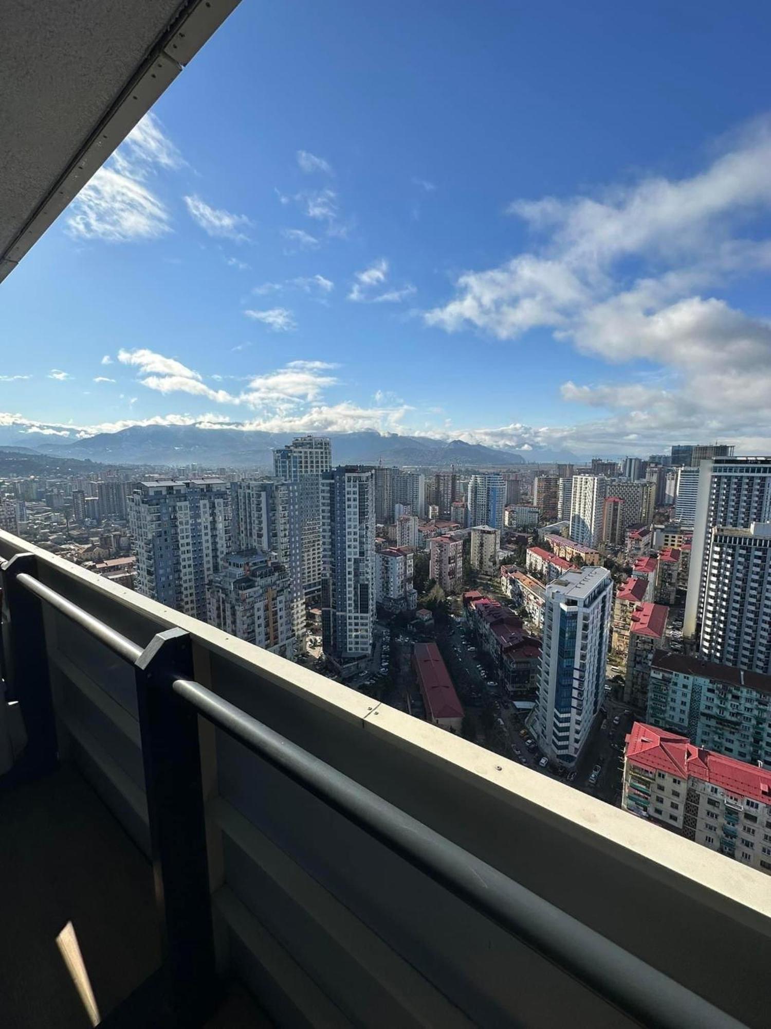 Orbi City Apartment With Sea View 巴统 外观 照片