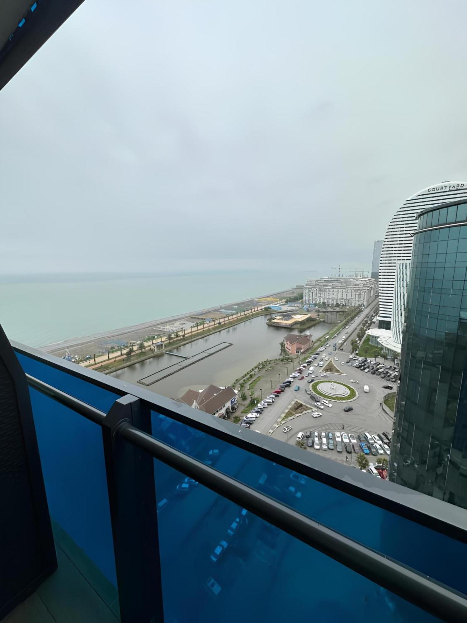 Orbi City Apartment With Sea View 巴统 外观 照片