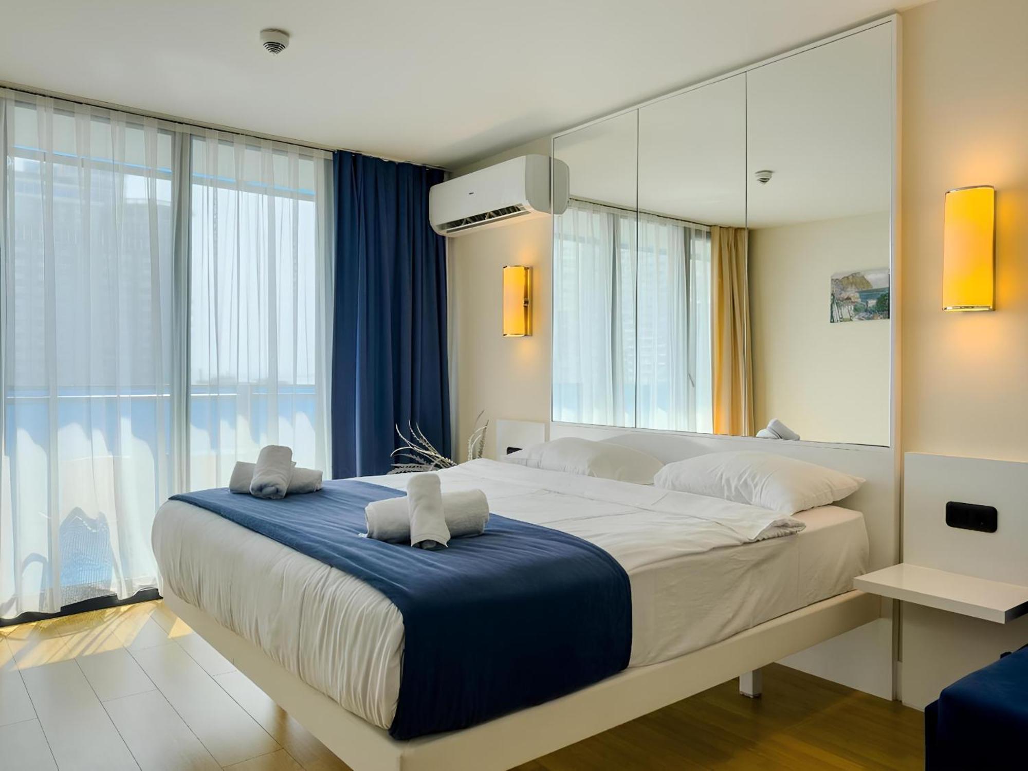 Orbi City Apartment With Sea View 巴统 外观 照片