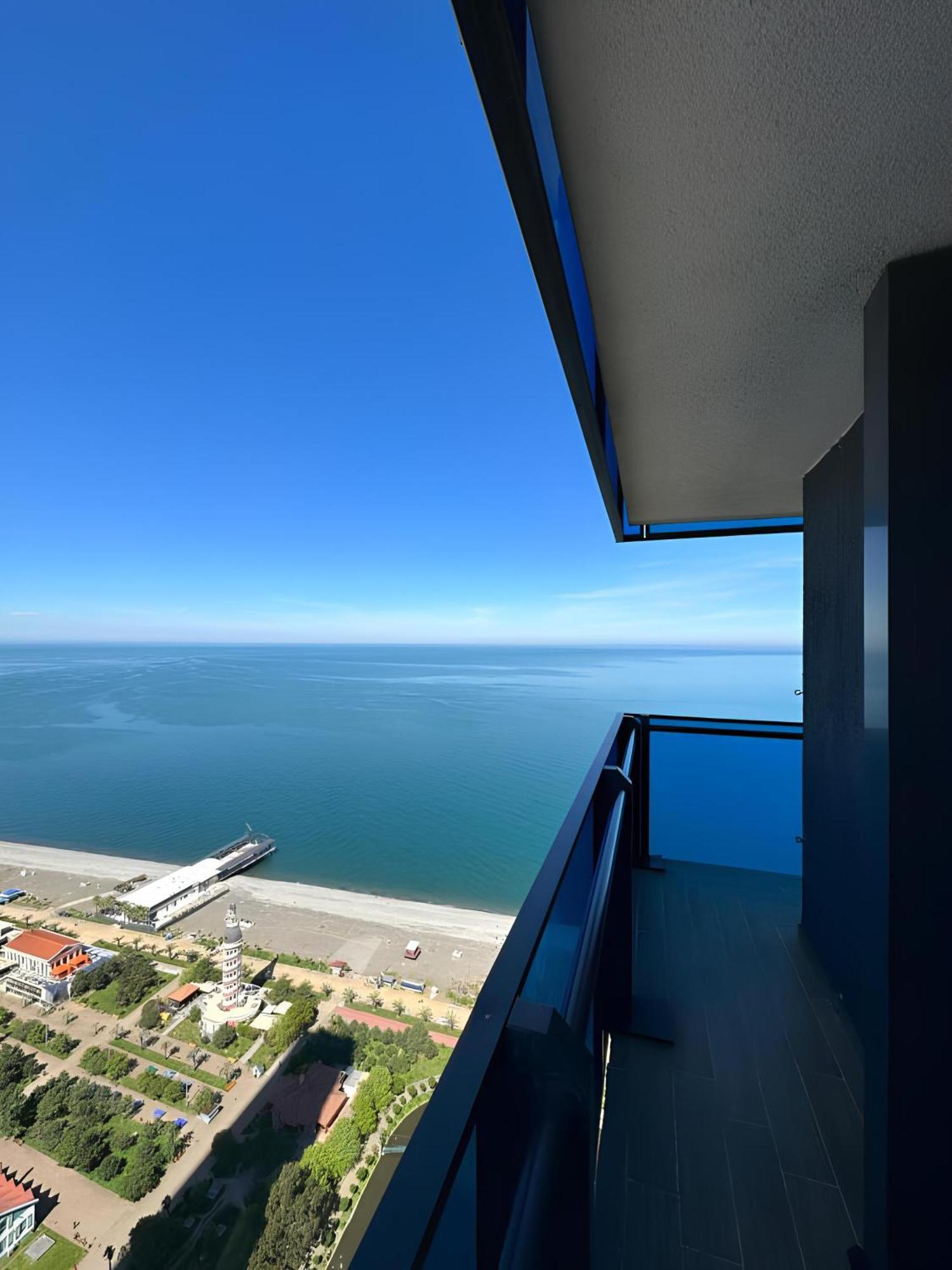 Orbi City Apartment With Sea View 巴统 外观 照片