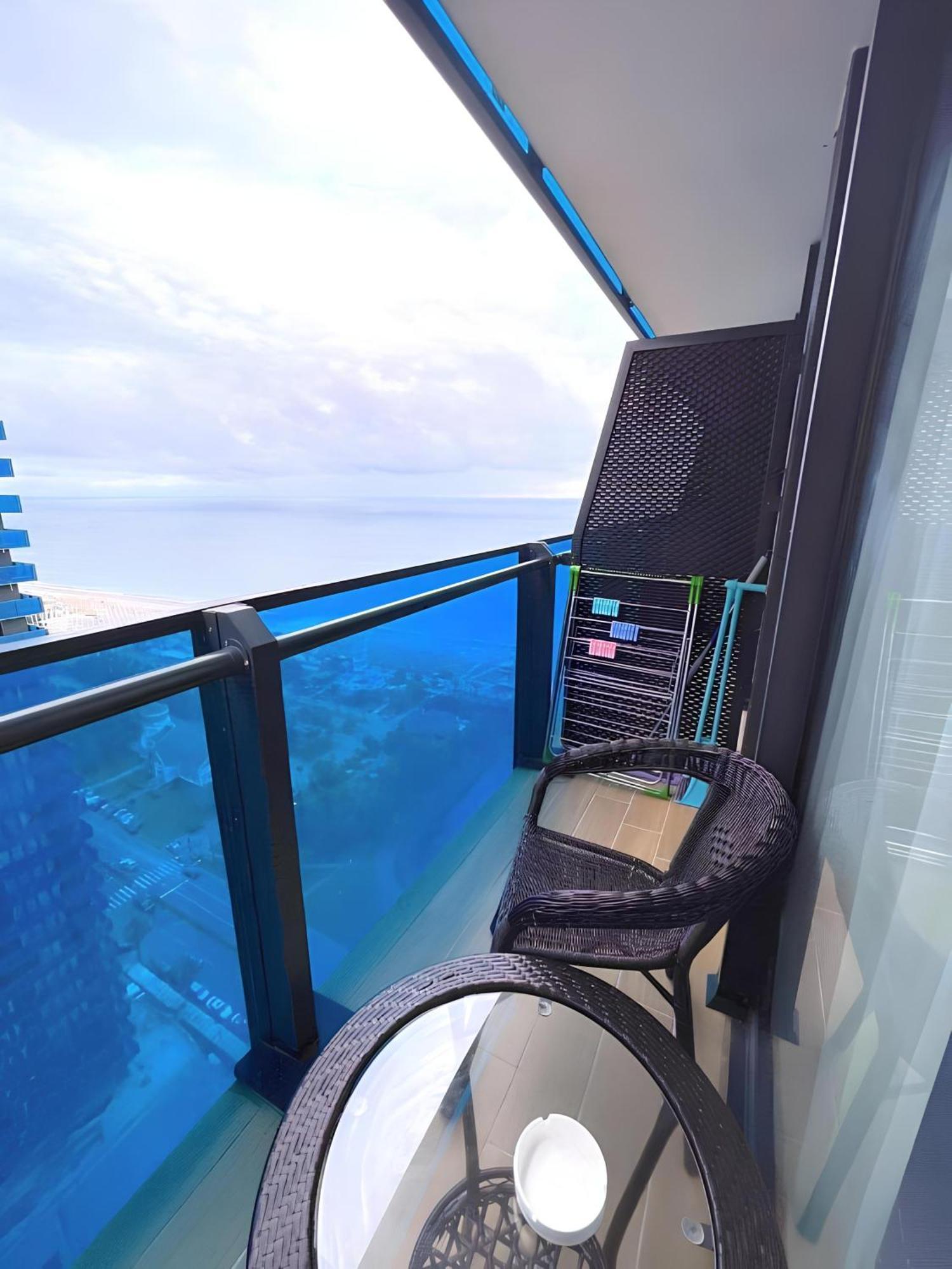 Orbi City Apartment With Sea View 巴统 外观 照片